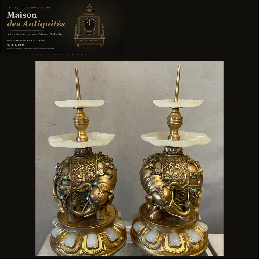 Paire de bougeoirs en bronze doré en forme d'éléphant, Chine, XXe siècle — Art d'Asie